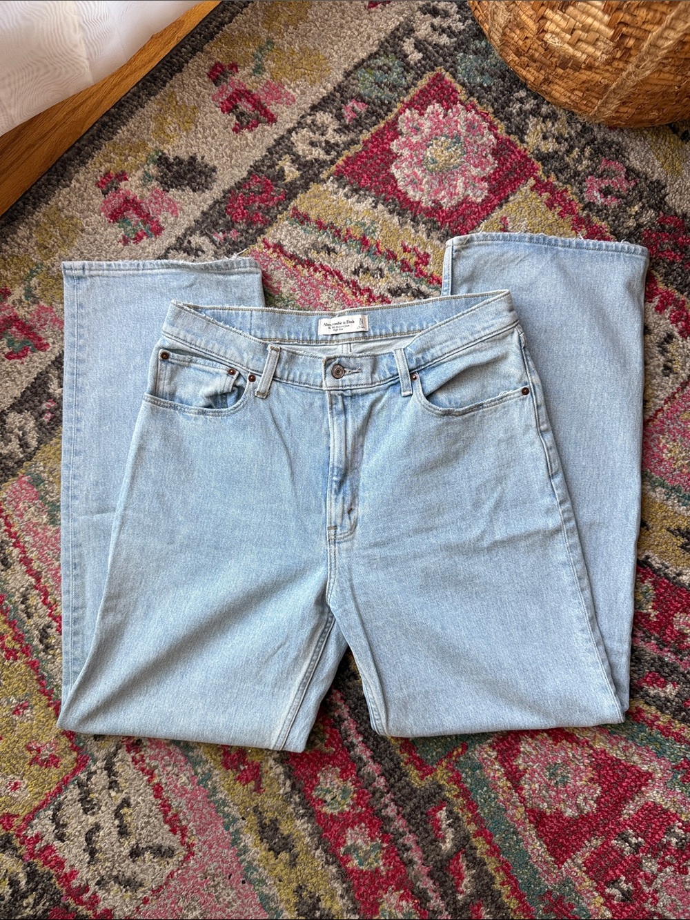 Abercrombie & Fitch 90s Relaxed Jean High Rise Light Blue 31 12 regular